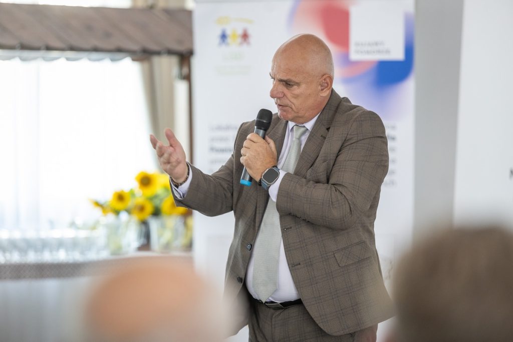 Presentation of badges to village leaders from Radziejów County, photo: Szymon Zdziebło/tarantoga.pl for UMWKP