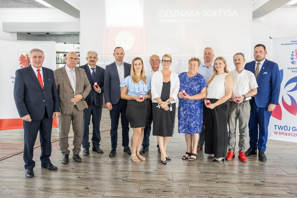 Presentation of badges to village leaders from Radziejów County, photo: Szymon Zdziebło/tarantoga.pl for UMWKP