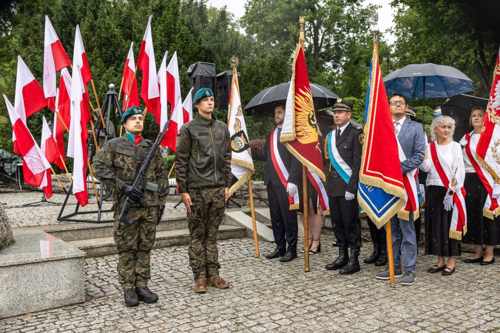 Obchody 82. rocznicy wybuchu Powstania Warszawskiego w Toruniu, fot. Szymon Zdziebło/tarantoga.pl dla UMWKP