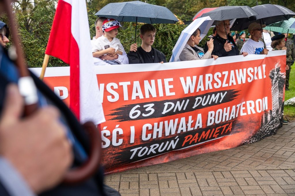 Obchody 82. rocznicy wybuchu Powstania Warszawskiego w Toruniu, fot. Szymon Zdziebło/tarantoga.pl dla UMWKP