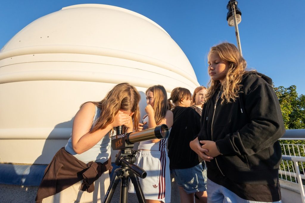 Solar eclipse observation in Radziejów, photo: Mikołaj Kuras for the Marshal’s Office of the Kujawsko-Pomorskie Region