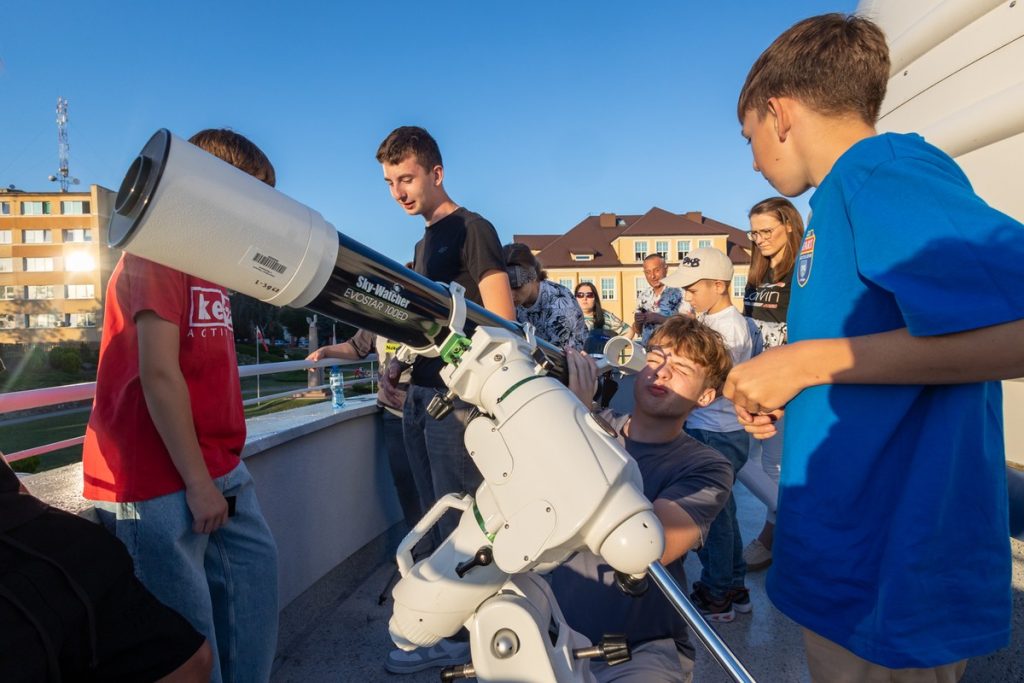 Solar eclipse observation in Radziejów, photo: Mikołaj Kuras for the Marshal’s Office of the Kujawsko-Pomorskie Region