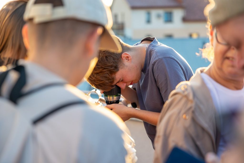 Solar eclipse observation in Radziejów, photo: Mikołaj Kuras for the Marshal’s Office of the Kujawsko-Pomorskie Region