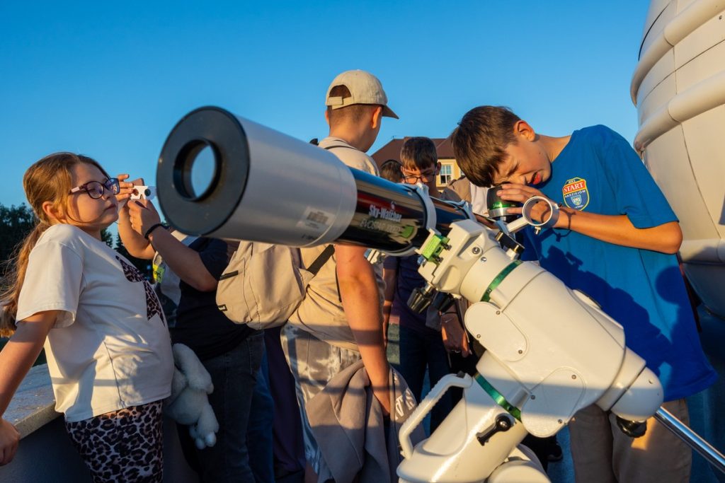 Solar eclipse observation in Radziejów, photo: Mikołaj Kuras for the Marshal’s Office of the Kujawsko-Pomorskie Region