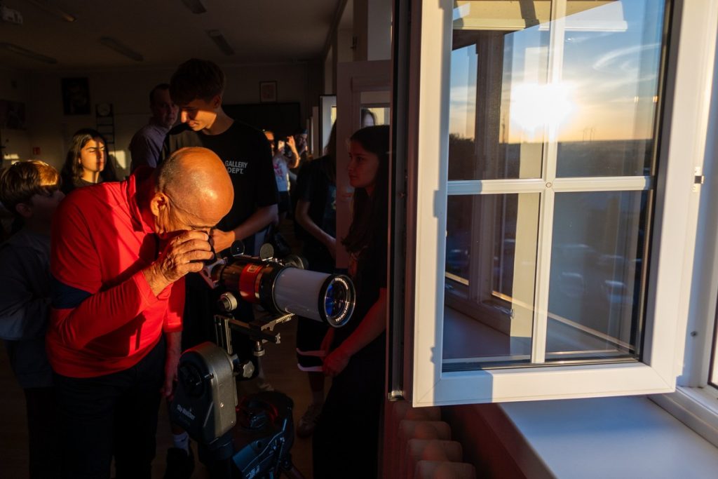 Solar eclipse observation in Radziejów, photo: Mikołaj Kuras for the Marshal’s Office of the Kujawsko-Pomorskie Region