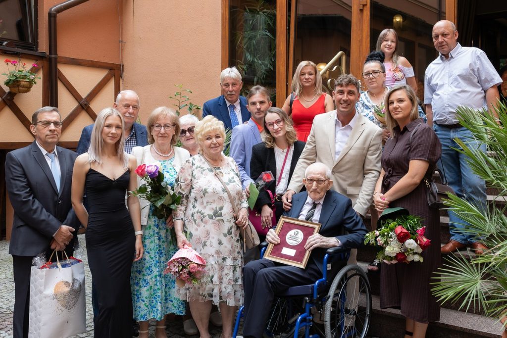 A visit to 100-year-old Roch Jastrzębski, photo: Tomasz Czachorowski/eventphoto.com.pl for the Marshal’s Office of the Kujawsko-Pomorskie Region
