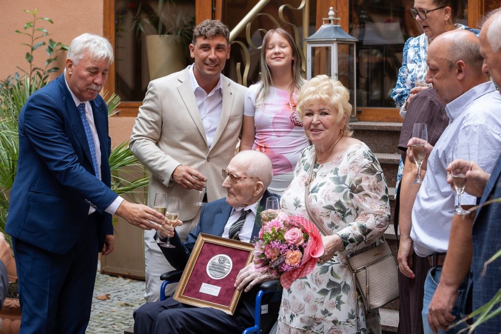 A visit to 100-year-old Roch Jastrzębski, photo: Tomasz Czachorowski/eventphoto.com.pl for the Marshal’s Office of the Kujawsko-Pomorskie Region