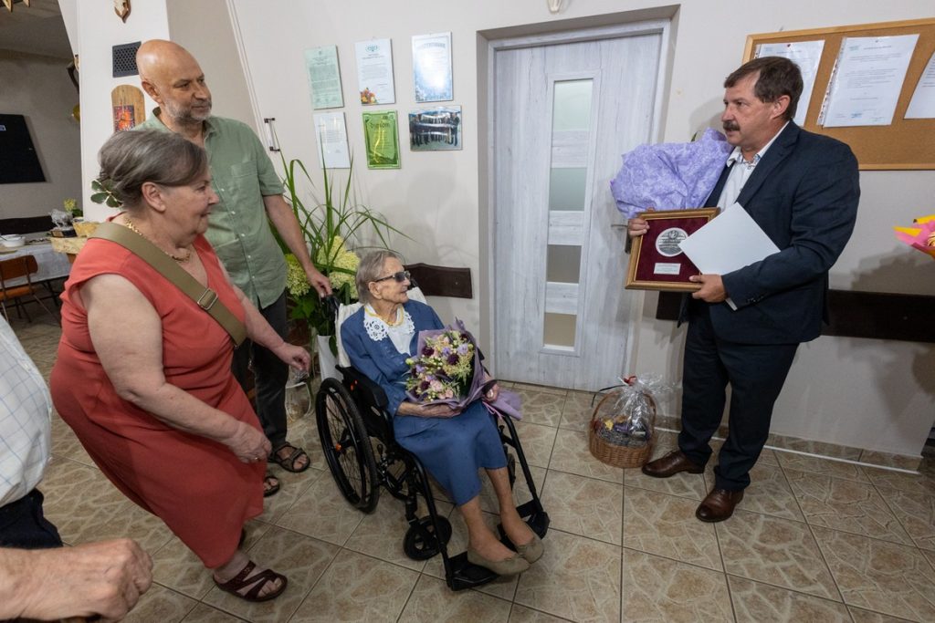 A visit to 100-year-old Natalia Matuszewska, photo: Mikołaj Kuras for the Marshal’s Office of the Kujawsko-Pomorskie Region