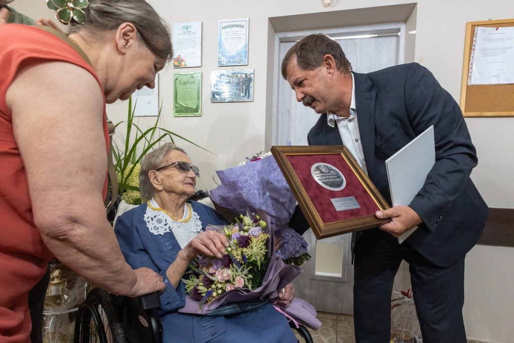A visit to 100-year-old Natalia Matuszewska, photo: Mikołaj Kuras for the Marshal’s Office of the Kujawsko-Pomorskie Region