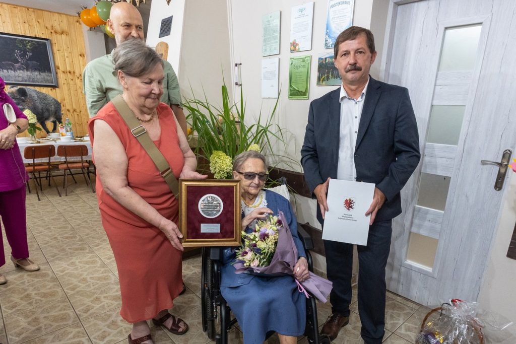 A visit to 100-year-old Natalia Matuszewska, photo: Mikołaj Kuras for the Marshal’s Office of the Kujawsko-Pomorskie Region