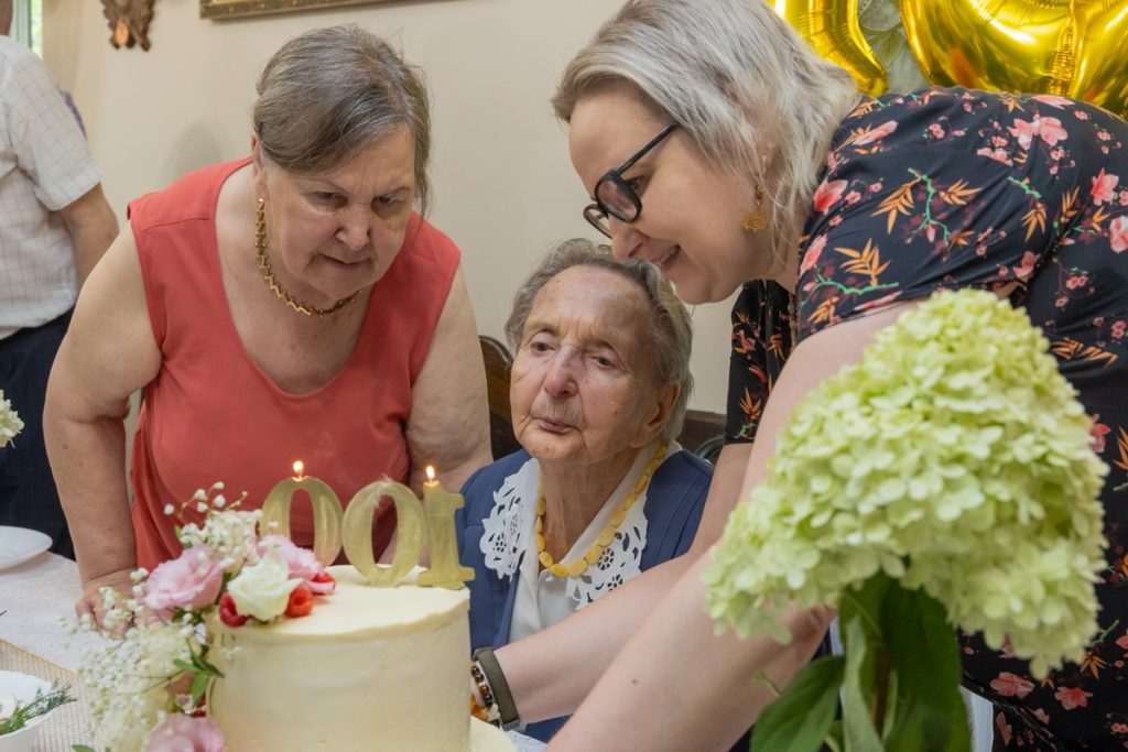A visit to 100-year-old Natalia Matuszewska, photo: Mikołaj Kuras for the Marshal’s Office of the Kujawsko-Pomorskie Region