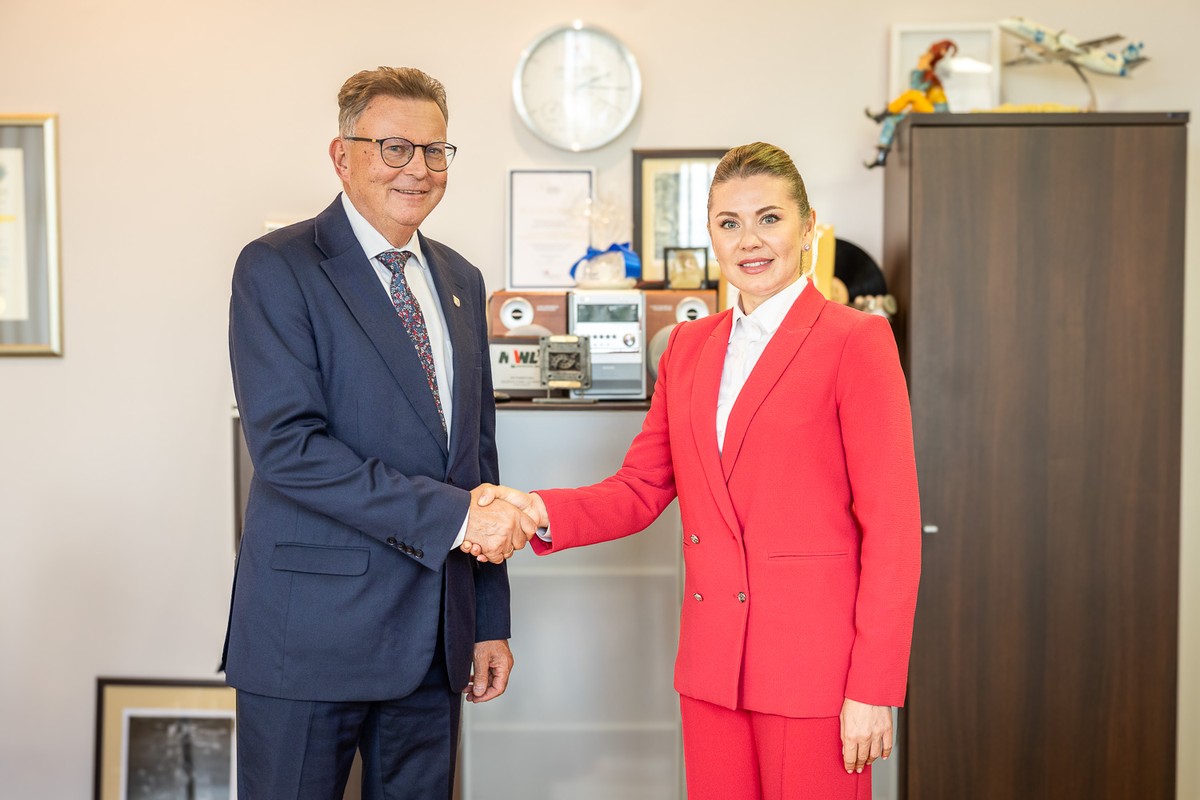 Wizyta pani ambasador Violety Agrici w Urzędzie Marszałkowskim w Toruniu, fot. Szymon Zdziebło/tarantoga dla UMWKP