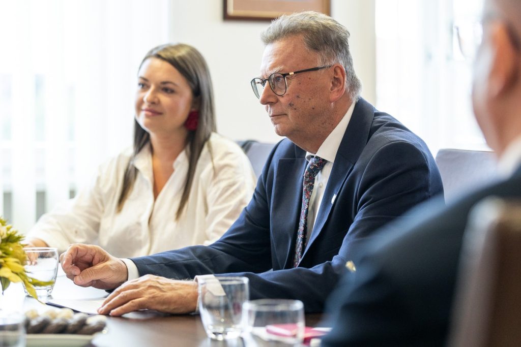 Wizyta pani ambasador Violety Agrici w Urzędzie Marszałkowskim w Toruniu, fot. Szymon Zdziebło/tarantoga dla UMWKP
