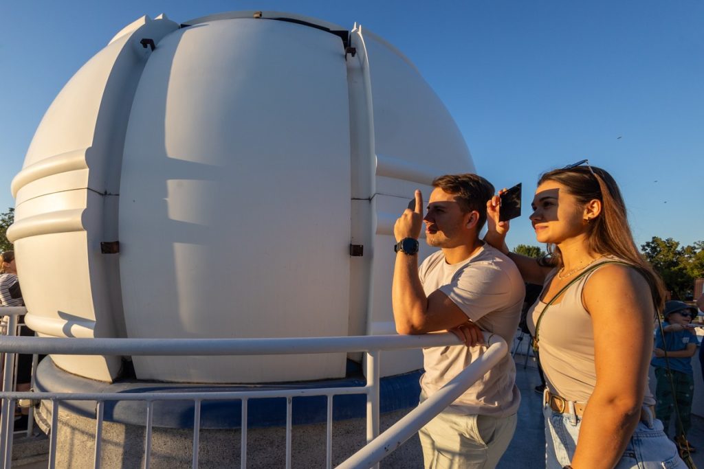 Solar eclipse observations in Radziejów, photo by Mikołaj Kuras for the UMWKP