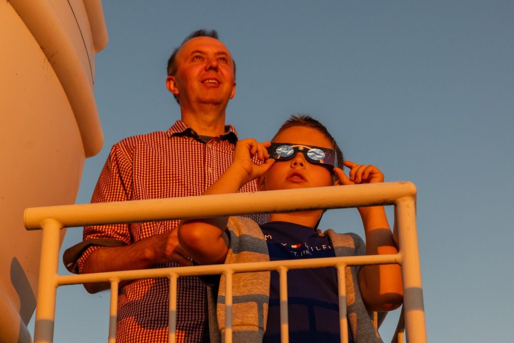 Solar eclipse observations in Radziejów, photo by Mikołaj Kuras for the UMWKP