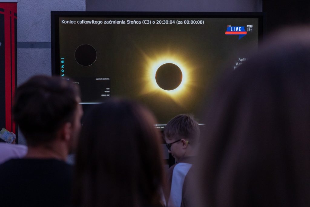 Solar eclipse observations in Radziejów, photo by Mikołaj Kuras for the UMWKP