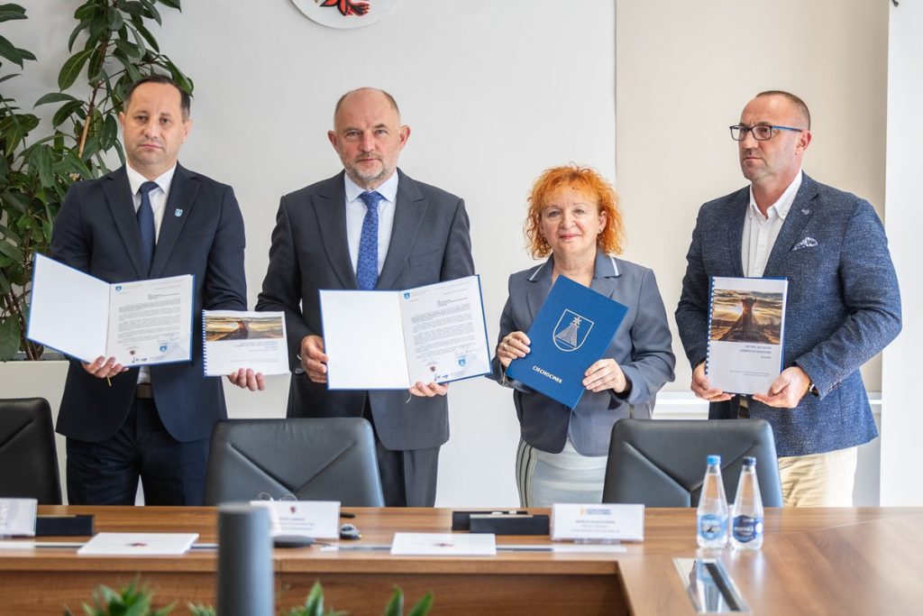 Konferencja ws. wpisania zespołu zabytkowej warzelni soli w Ciechocinku na Listę Światowego Dziedzictwa UNESCO, fot. Szymon Zdziebło/tarantoga.pl dla UMWKP