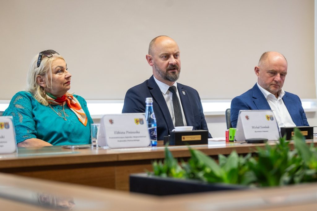Podpisanie listu intencyjnego na budowę obwodnicy Pakości, fot. Szymon Zdziebło/tarantoga.pl dla UMWKP