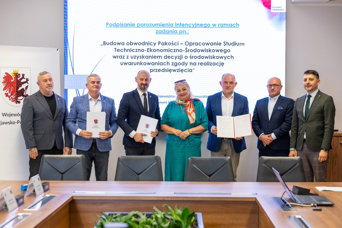 Signing of the letter of intent on the construction of the Pakość bypass, photo: Szymon Zdziebło/tarantoga.pl for the Marshal’s Office of the Kujawsko-Pomorskie Region