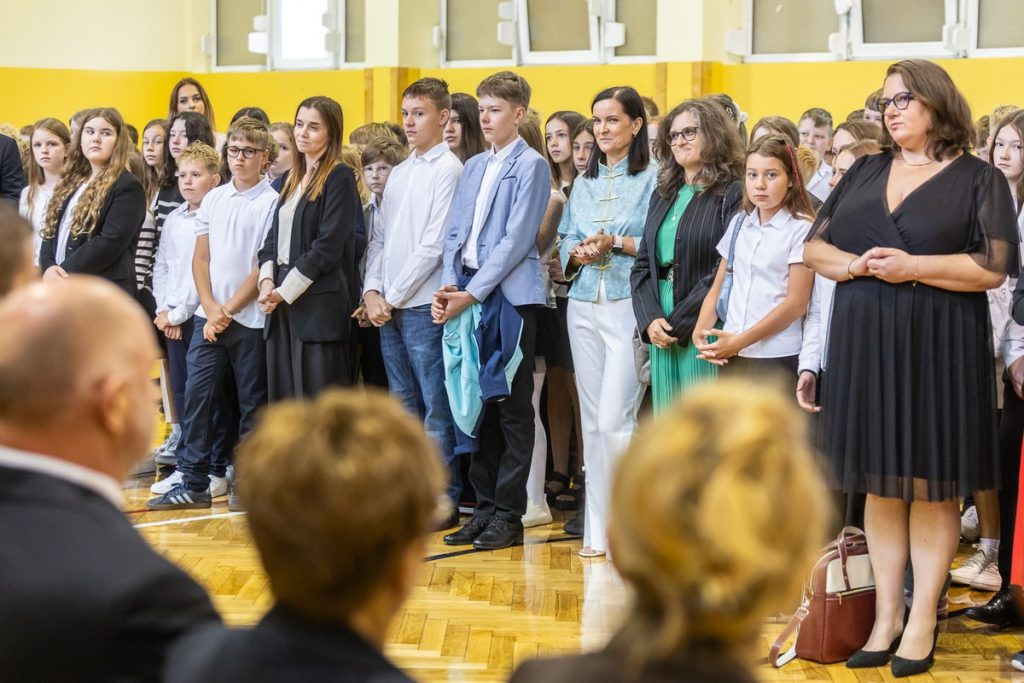 Inauguracja roku szkolnego w Bądkowie, fot. Szymon Zdziebło/tarantoga.pl dla UMWKP