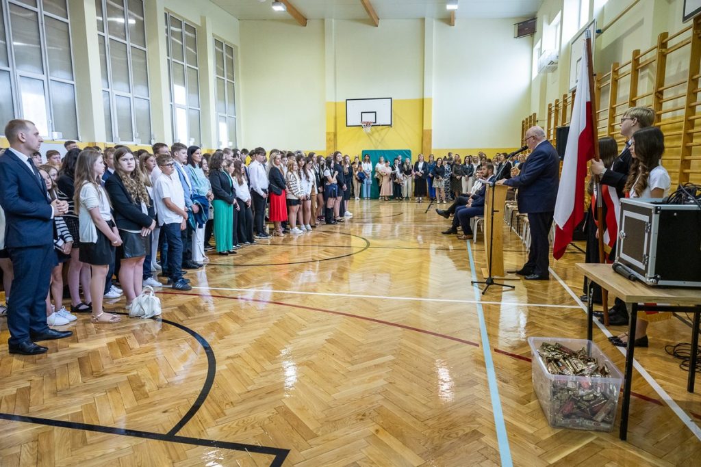 Inauguracja roku szkolnego w Bądkowie, fot. Szymon Zdziebło/tarantoga.pl dla UMWKP