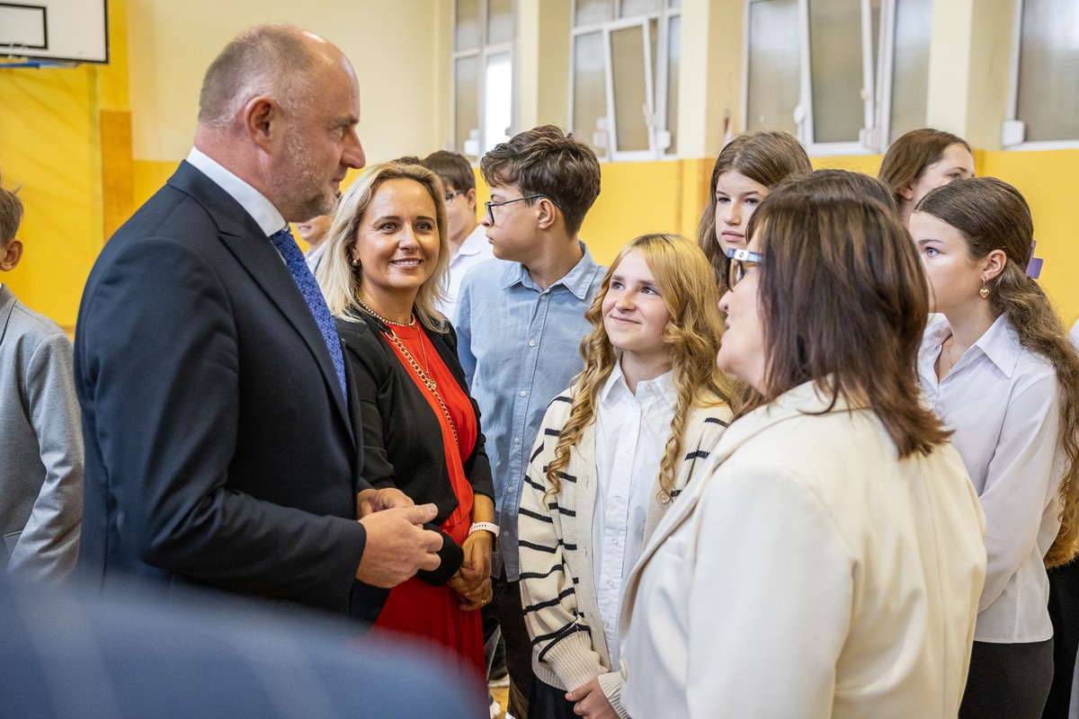 Inauguracja roku szkolnego w Bądkowie, fot. Szymon Zdziebło/tarantoga.pl dla UMWKP