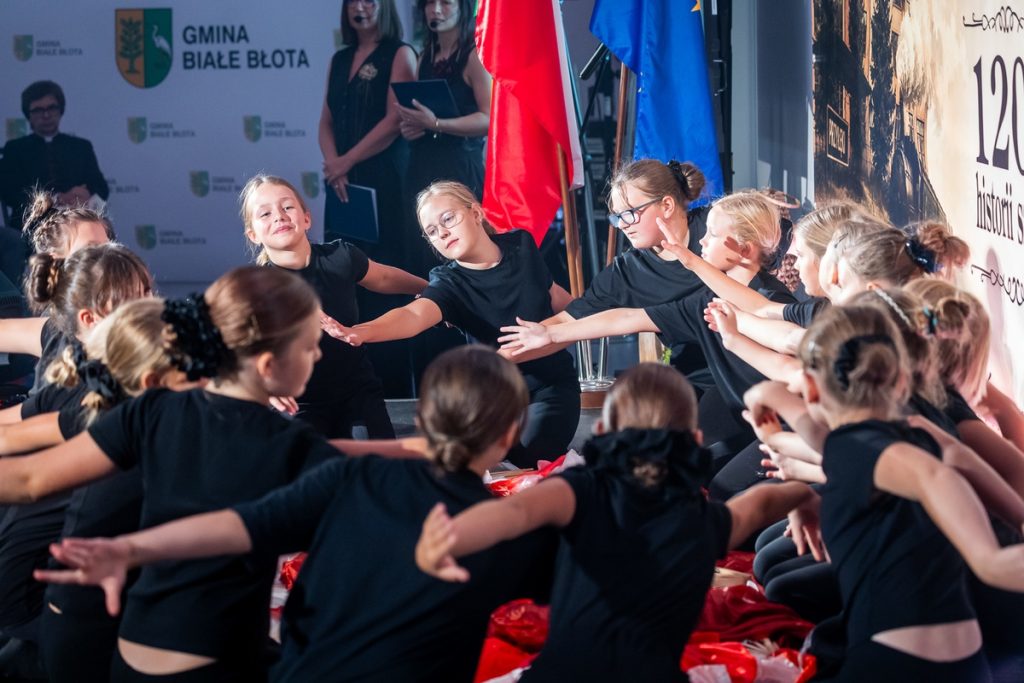 School Year Opening Ceremony in Bądkowo, photo by Szymon Zdziebło/tarantoga.pl for UMWKP