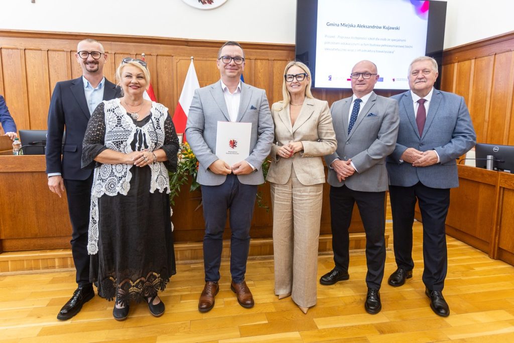 Podpisanie umów FEdKP, 3 września 2026 r., fot. Szymon Zdziebło/tarantoga.pl dla UMWKP