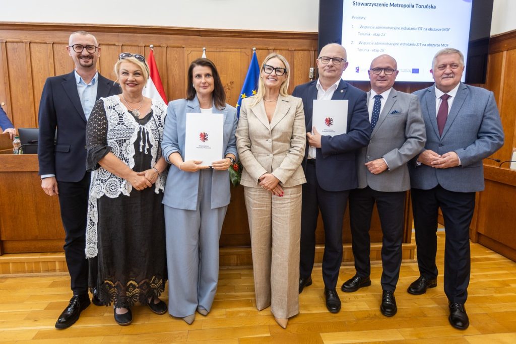Podpisanie umów FEdKP, 3 września 2026 r., fot. Szymon Zdziebło/tarantoga.pl dla UMWKP