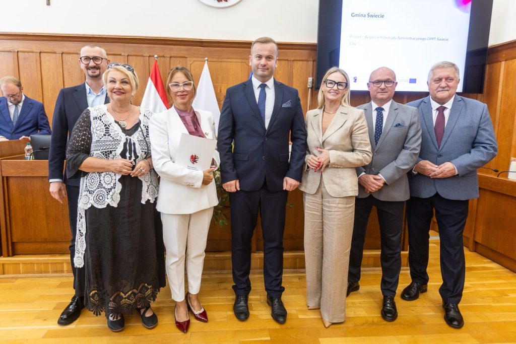 Podpisanie umów FEdKP, 3 września 2026 r., fot. Szymon Zdziebło/tarantoga.pl dla UMWKP