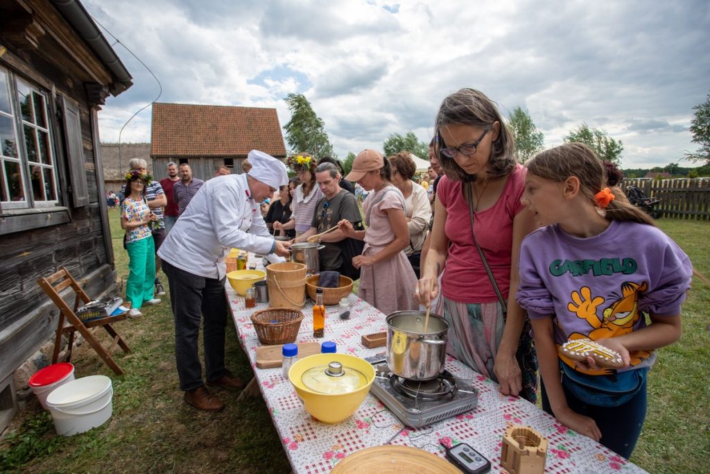 Visiting our Olender neighbours, photo: Mikołaj Kuras for UMWKP