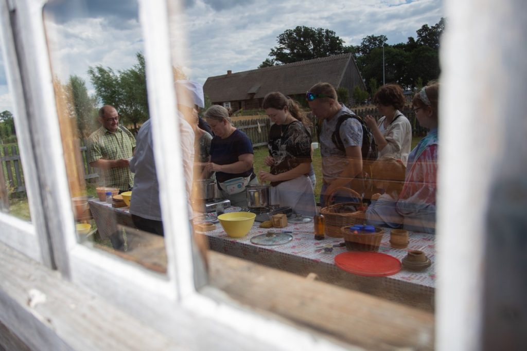 Visiting our Olender neighbours, photo: Mikołaj Kuras for UMWKP