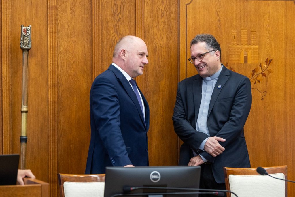 Podpisanie listu intencyjnego w sprawie współpracy na rzecz rozwoju Interdyscyplinarnego Centrum Studiów nad Technologiami w Społeczeństwie UMK, fot. Andrzej Goiński/UMWKP