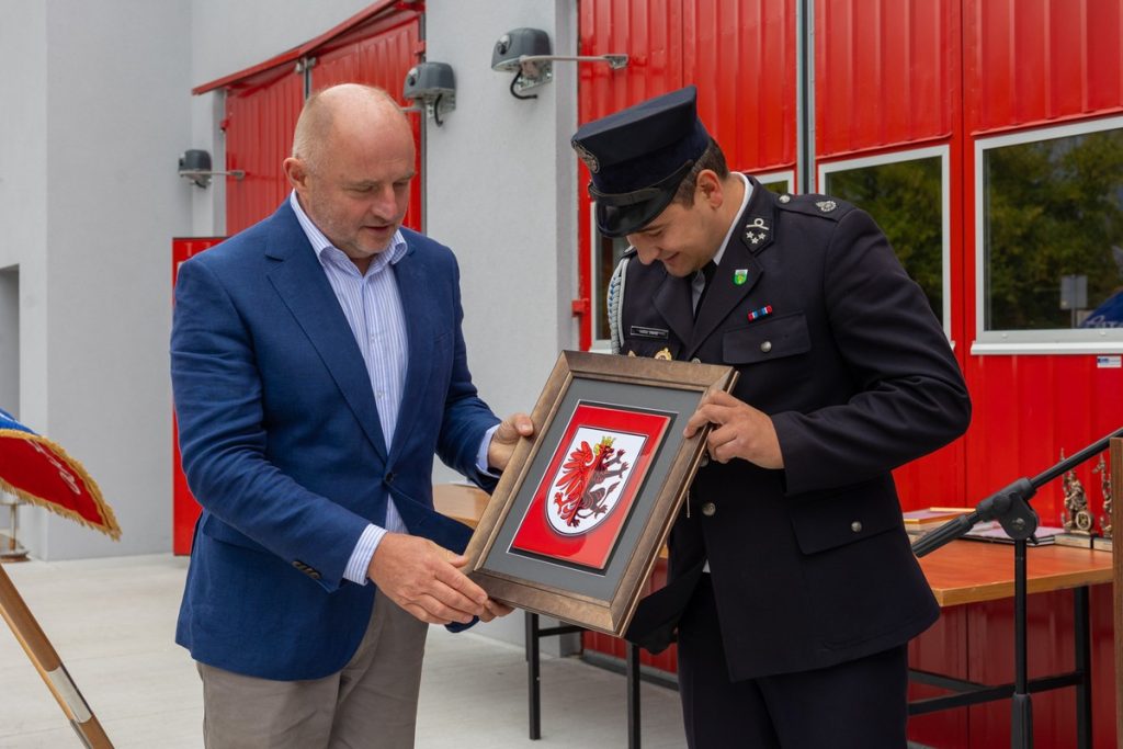 Otwarcie remizy OSP w Dąbrowie Chełmińskiej, fot. Mikołaj Kuras dla UMWKP