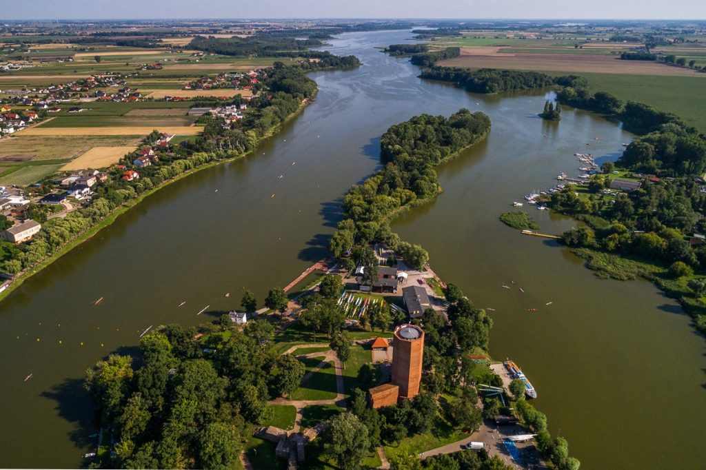 Jezioro Gopło i Mysia Wieża, fot. Szymon Zdziebło/tarantoga.pl dla UMWKP