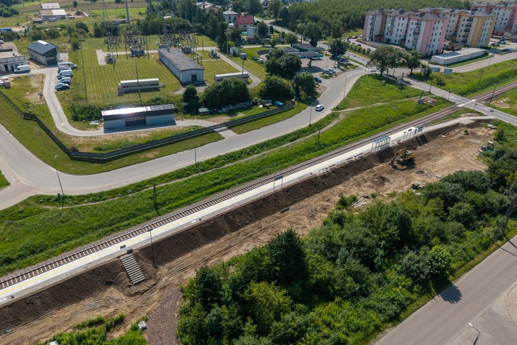 Budowa przystanku kolejowego Brodnica Południowa, fot. Szymon Zdziebło/tarantoga.pl dla UMWKP