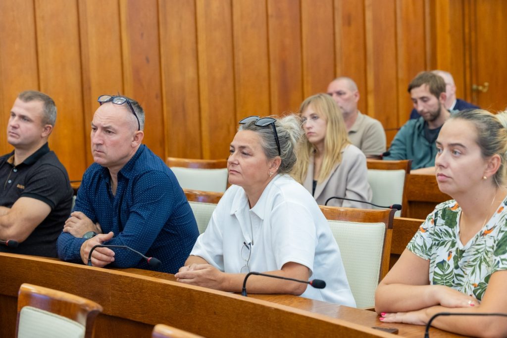 Wręczenie umów w programie małej retencji wodnej, fot. Mikołaj Kuras dla UMWKP