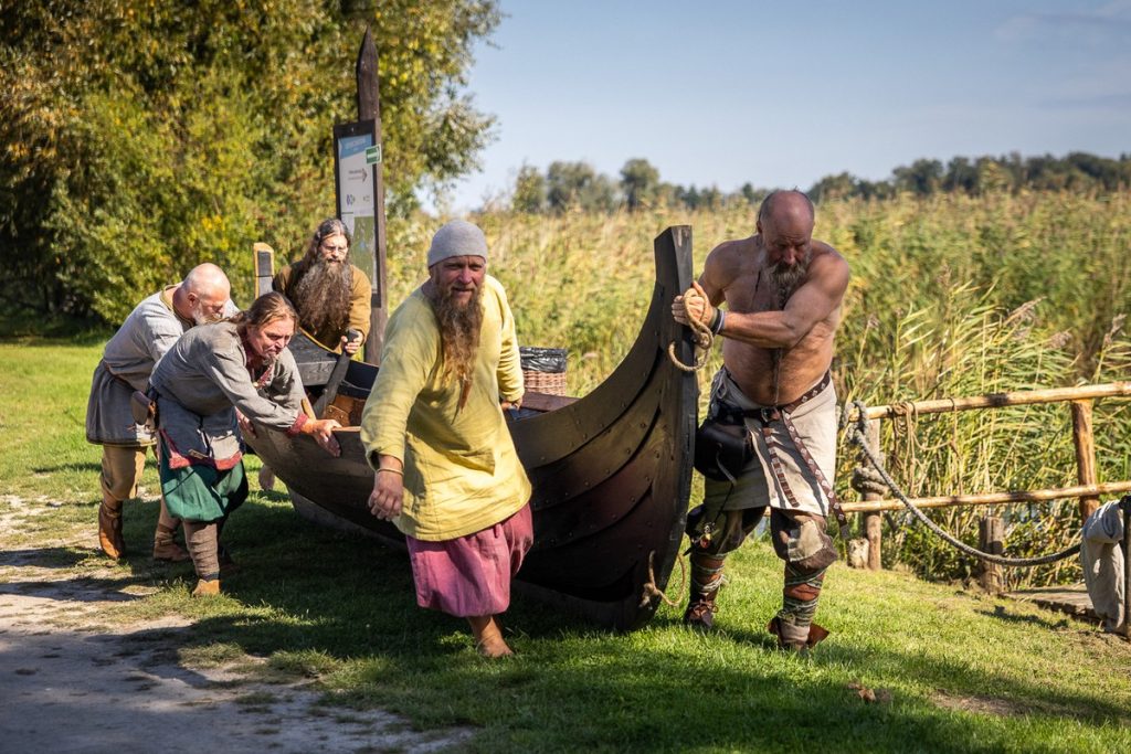 Festyn Archeologiczny w Biskupinie, fot. Szymon Zdziebło/tarantoga.pl dla UMWKP