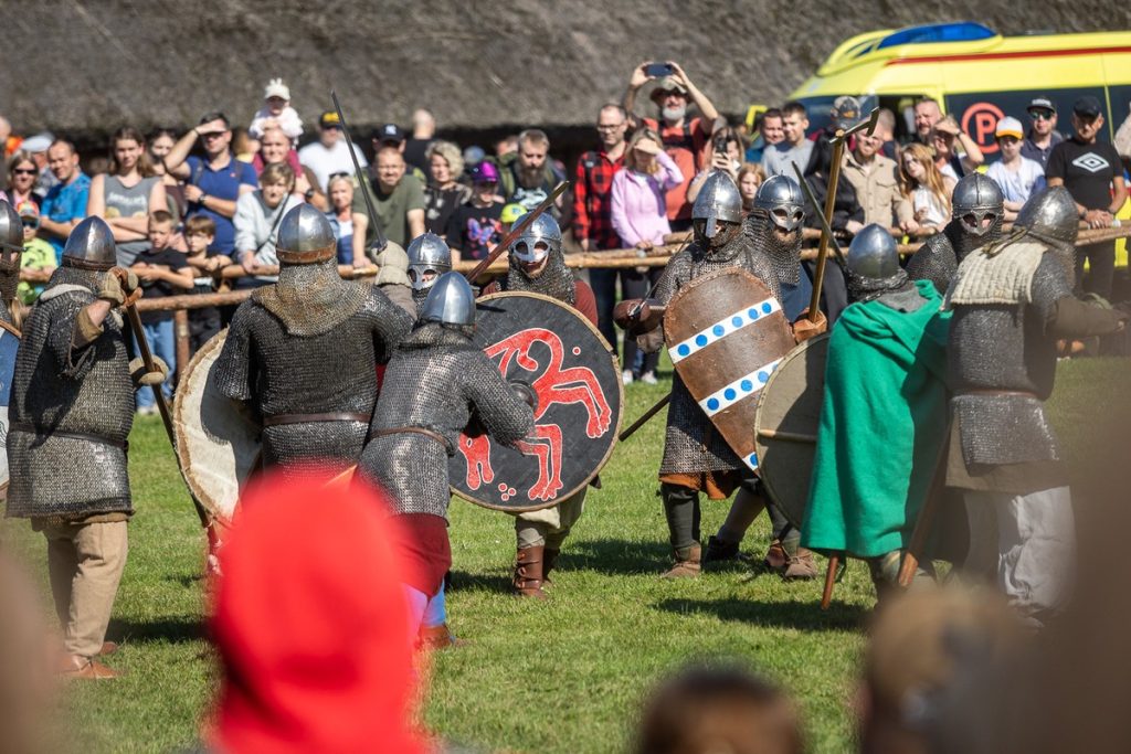 Festyn Archeologiczny w Biskupinie, fot. Szymon Zdziebło/tarantoga.pl dla UMWKP