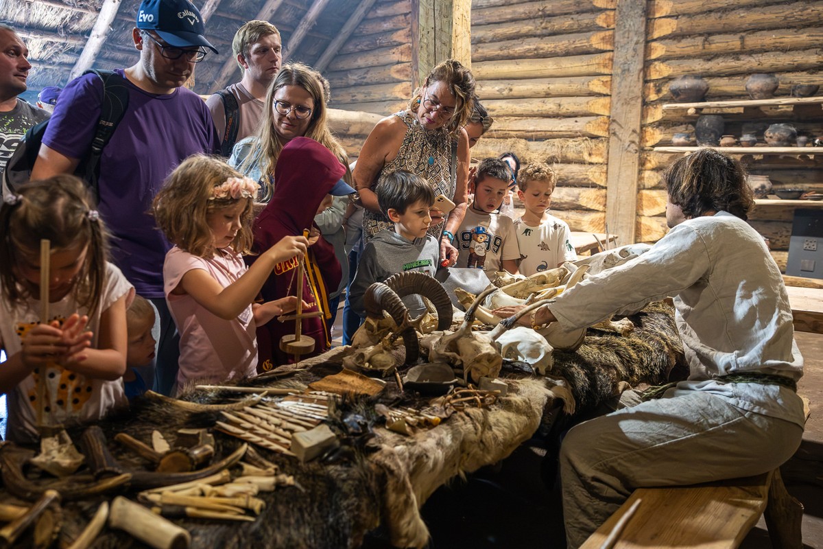 Festyn Archeologiczny w Biskupinie, fot. Szymon Zdziebło/tarantoga.pl dla UMWKP