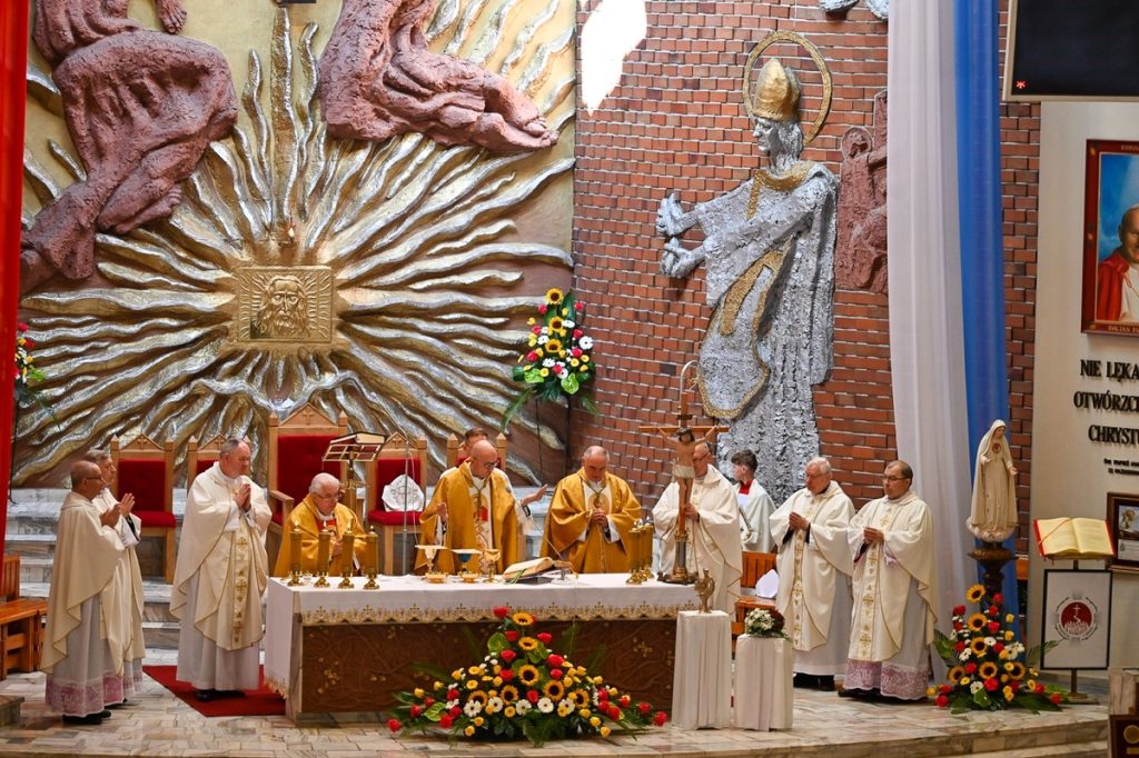 Obchody jubileuszu bydgoskiej parafii Świętych Polskich Braci Męczenników, fot. Marcin Jarzembowski, Biuro Prasowe Diecezji Bydgoskiej