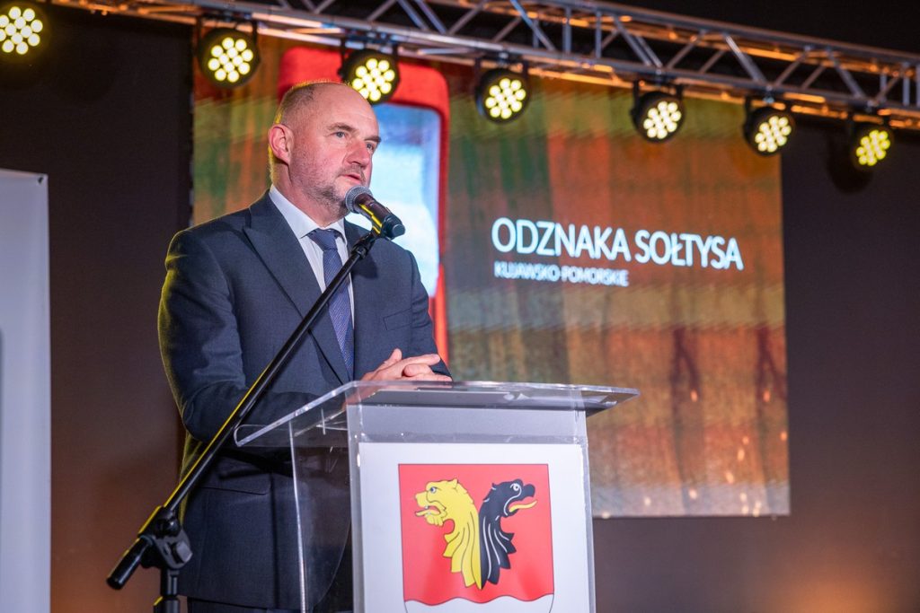 Wręczenie odznak sołtysom z powiatu włocławskiego, fot. Szymon Zdziebło/tarantoga.pl dla UMWKP