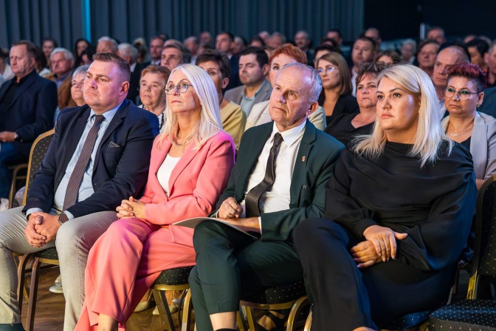Wręczenie odznak sołtysom z powiatu włocławskiego, fot. Szymon Zdziebło/tarantoga.pl dla UMWKP