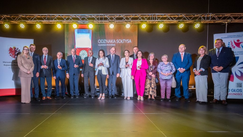 Wręczenie odznak sołtysom z powiatu włocławskiego, fot. Szymon Zdziebło/tarantoga.pl dla UMWKP