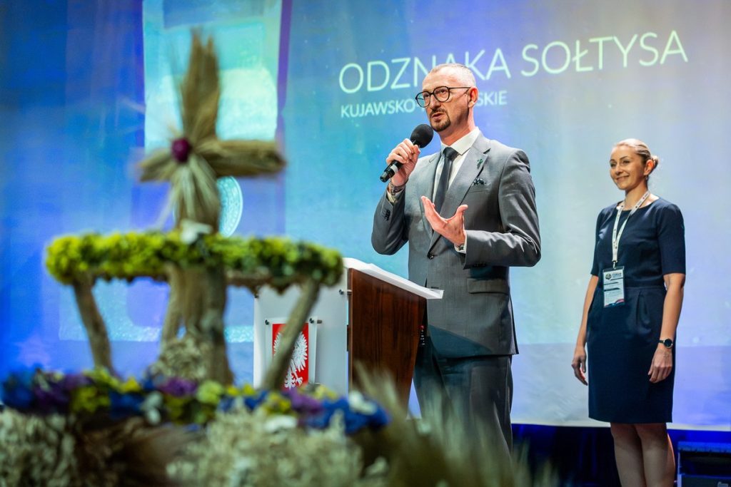 Wręczenie odznak sołtysom z powiatu żnińskiego, fot. Tomasz Czachorowski/eventphoto.com.pl dla UMWKP
