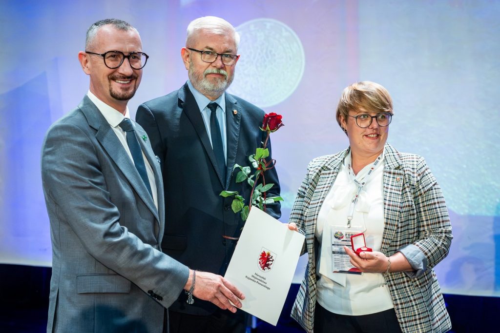 Wręczenie odznak sołtysom z powiatu żnińskiego, fot. Tomasz Czachorowski/eventphoto.com.pl dla UMWKP