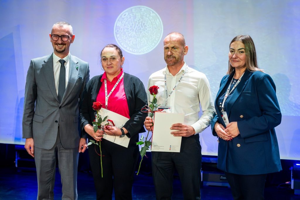 Wręczenie odznak sołtysom z powiatu żnińskiego, fot. Tomasz Czachorowski/eventphoto.com.pl dla UMWKP
