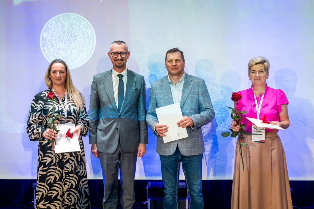 Wręczenie odznak sołtysom z powiatu żnińskiego, fot. Tomasz Czachorowski/eventphoto.com.pl dla UMWKP