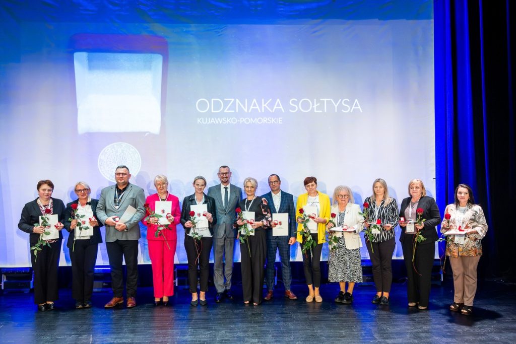 Wręczenie odznak sołtysom z powiatu żnińskiego, fot. Tomasz Czachorowski/eventphoto.com.pl dla UMWKP