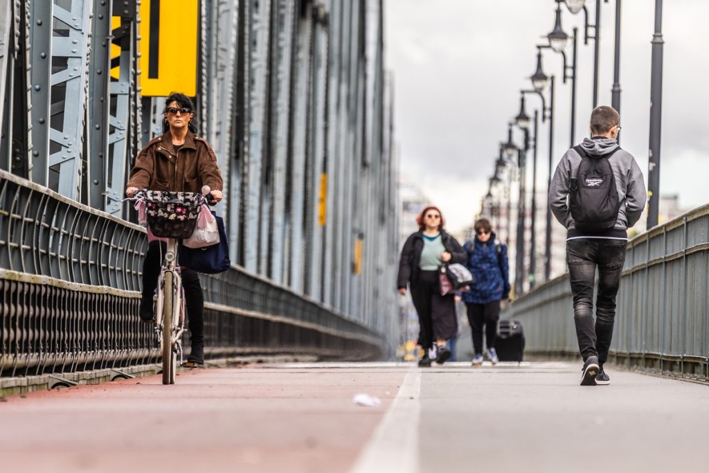 Dzień bez Samochodu, Toruń, Most Piłsudskiego, godz. 12, fot. Andrzej Goiński/UMWKP